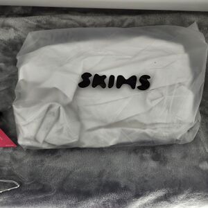 SKIMS Men's Medium White Chalk Heavyweight Cotton Long Sleeve T-Shirt NWT